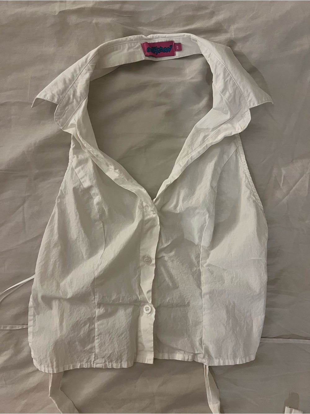 Edikted White Sleeveless Collared Button-Front Top